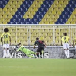 Canlı Yayın Heyecanını Kaçırmayın: Fenerbahçe – Karagümrük Maçını Nasıl İzleyeceksiniz? (beIN SPORTS, Şifresiz Alternatifler, Taraftar Rehberi)