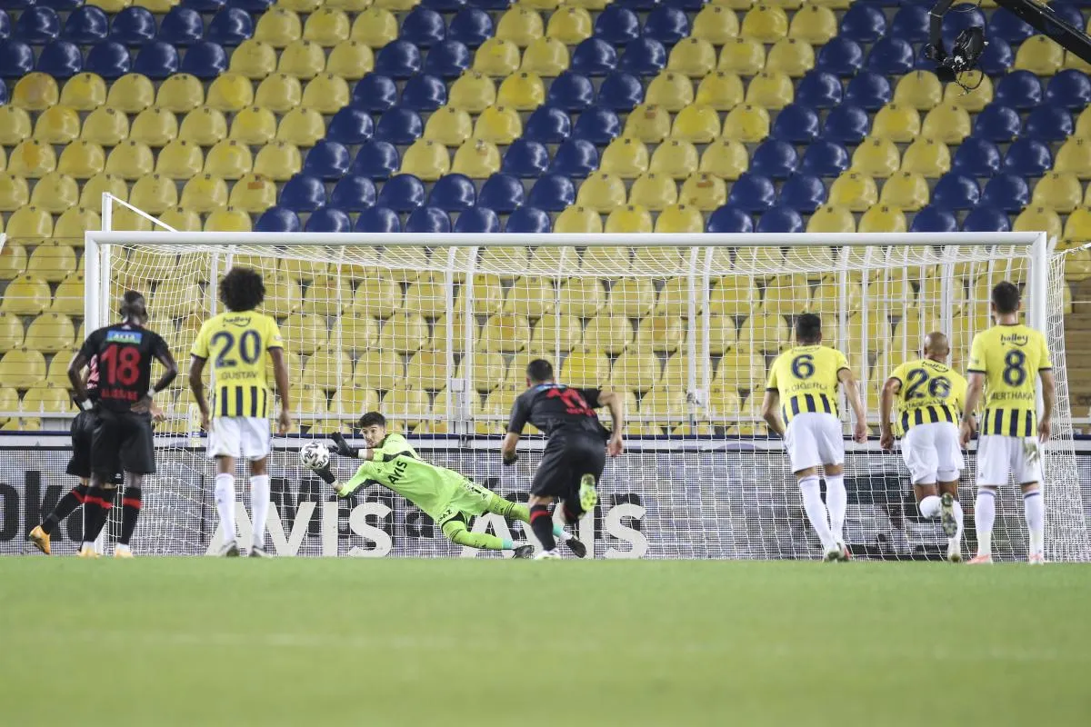 Canlı Yayın Heyecanını Kaçırmayın: Fenerbahçe - Karagümrük Maçını Nasıl İzleyeceksiniz? (beIN SPORTS, Şifresiz Alternatifler, Taraftar Rehberi)