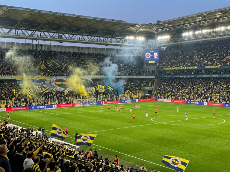 Dev Derbi: Fenerbahçe – Galatasaray Maçı Analizi, İstatistikler ve Tahminler